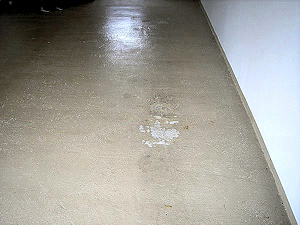 Image shows the downsides of some do-it-yourself epoxy floor coating products
